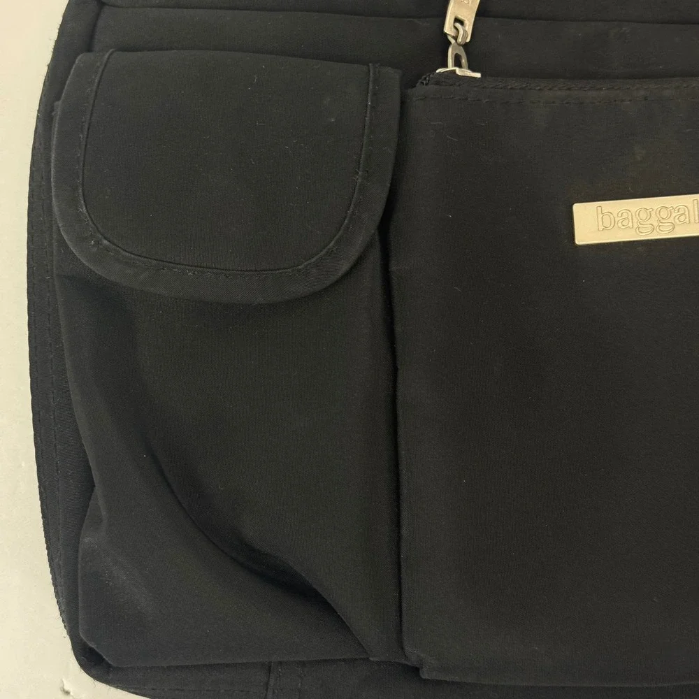 Baggallini Black Nylon Crossbody Bag Organizer Travel Purse Silver Hardware